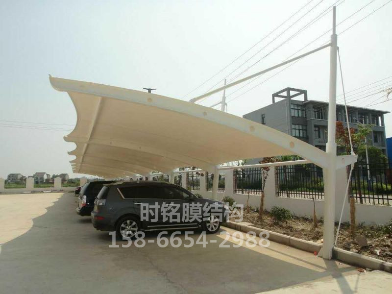 新疆鑫?；S停車棚